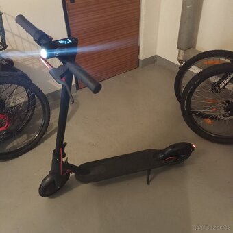 Elektrokoloběžka Xiaomi Mi Scooter Pro - 10