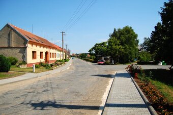 Pronájem bytu 1+kk s dílnou a zahradou - 10