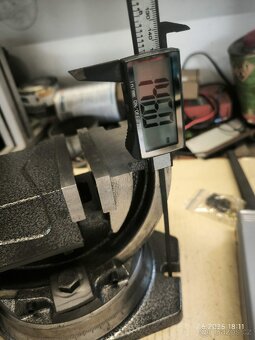 Otočný a sklopný svěrák jlk obráběcím strojům - 10