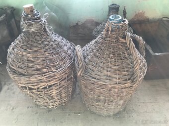 starožitné skleněné demižony z pozůstalosti z rodinného vina - 10