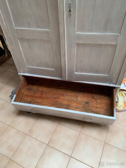 Starožitné skříně - 10