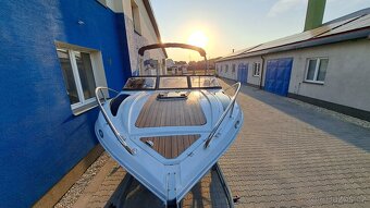 Nová loď Barracuda 585 - 10