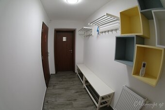 Plně vybavený nový luxusní byt 2+KK s klimatizací - 10