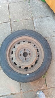 Zimní pneumatiky 175/65 R14 82T a plechová kola - 10