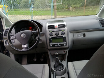 VW Touran 1,9TDI,77kw,r.2007,závěs - 10