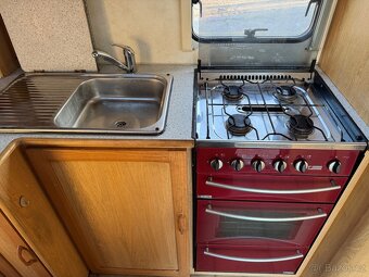 KARAVAN COMPASS CORONA 482 SOLÁRY SPRCHA - 10