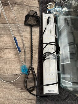 Kompletní a plně funkční akvarijní set - 10