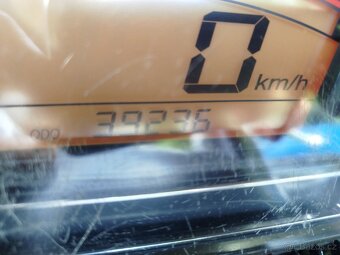 Suzuki Burgman 650 - 10