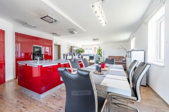 Prodej rodinného domu 240 m², pozemek 917 m² - Kaplice - 10