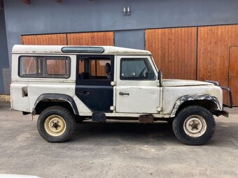 LAND ROVER DEFENDER 2,5D 9MÍST 1989 - 10