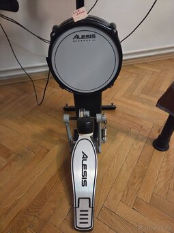 Set el. bicí Alesis Nitro Pro + židle + sluchátka. Stav nov - 10