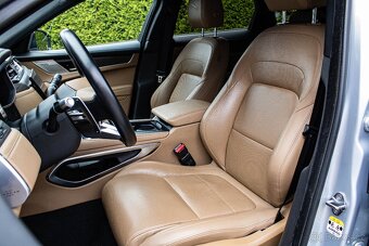 Jaguar F-Pace P400e Plug-in Hybrid - 10