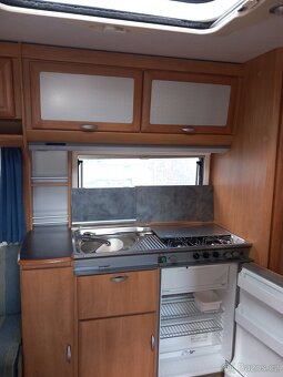 Prodám karavan Hymmer eriba nova - 10
