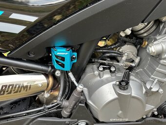 CFMOTO 800MT top stav 9tkm spousta doplňků - 10