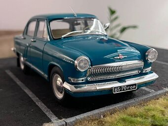 1:18 VOLGA GAZ 21R - Tyrkysová - IST Models - 10