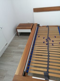 Postel, stolky, rošty příp. matrace zdarma - 10