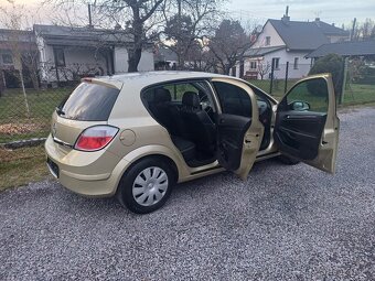 Benzínová Opel Astra 1.6 16V Twinport - 10
