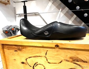 Motocyklová sedla a různé díly pro modely Harley - Davidson. - 10