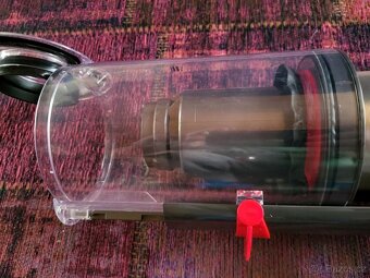 vysavač Dyson V10 - 10