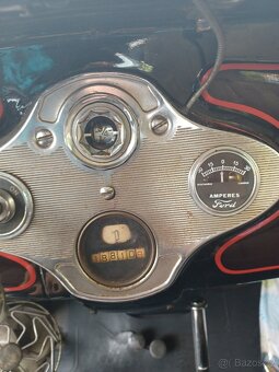 Ford Model A Tudor rok 1930 - 10