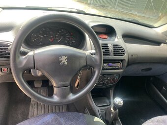 Peugeot 206 1.4i, TK 04/2027, rok 2002 - 10