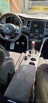 Renault Mégane RS Trophy 300 - 10