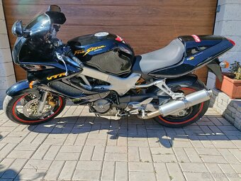 Honda vtr 1000 - 10