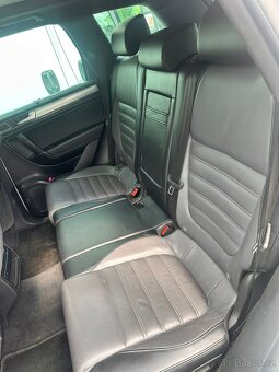 VW Toouareg 7P 2016 lehce bouraný - 10