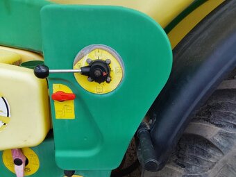 postřikovač John Deere 840 - 10