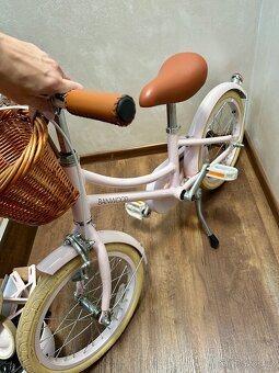Růžové kolo Banwood bike s přídavnými kolečky - 10