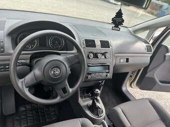 Volkswagen Touran 1.6 TDI (77 kW), 2011 - 10