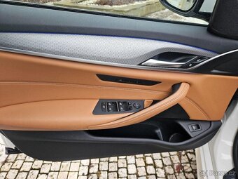 BMW 540i XDrive - 10