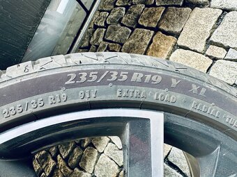 Originál kola VEGA 8,0J x 19“ ET45 s pneu 235/35 R19 Superb - 10