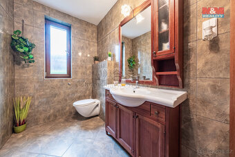 Prodej rodinného domu, 272 m², Babice, ul. Honzíkova - 10