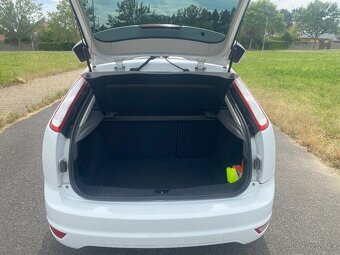 Ford Focus 1.6 MK2 Facelift - 10