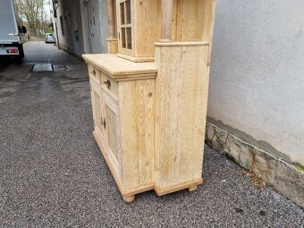 KRÁSNÁ KREDENC PO RENOVACI - 10