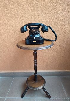 BAKELITOVY RETRO TELEFON značky TESLA. - 10