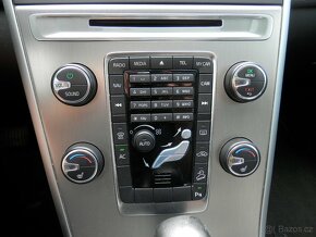 Volvo XC60 2.4D5 AWD Summum, Panorama, Kůže, DPH - 10