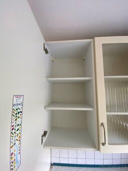 moderní kuchyňská linka se spořebiči - 10