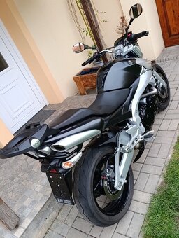 Suzuki GSR 600 - 10