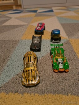 Hot Wheels dráha a auta - 10