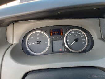 Opel Vivaro 2,5 CDTI - 10