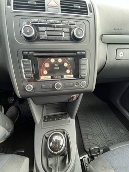 VW Touran, 2.0 tdi, 103kw, 2012, výhřev, digi, parkasist - 10