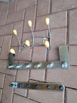 Různé židle po jedom kuse - 10