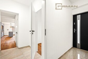 Prodej nadstandardního bytu 2kk + pracovna s parkovacím míst - 10