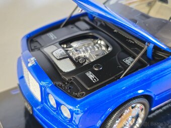 Bentley Azure 2006 1:18 Minichamps - 10