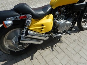 HONDA VF 700C MAGNA - 10