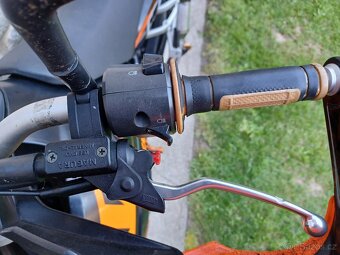 KTM LC4 690 SM - DOKLADY + NÁHRADNÍ DÍLY - 10