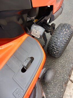 Prodám zahradní traktor Husqvarna CTH 173 17Hp Hydro - 10