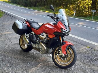 Moto Guzzi V100 Mandello v plné výbavě - 10